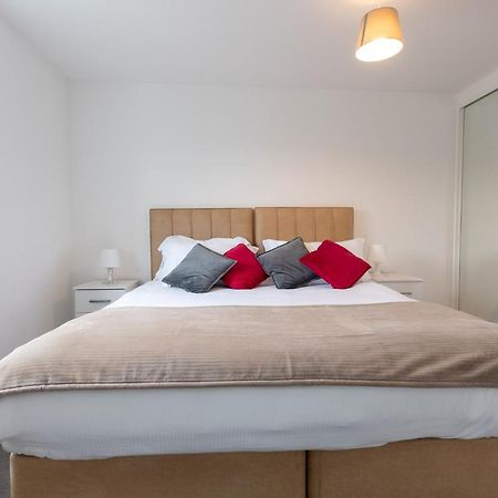 Abodebed Oval View Apartments เฮเมลเฮมพ์สเตด ภายนอก รูปภาพ
