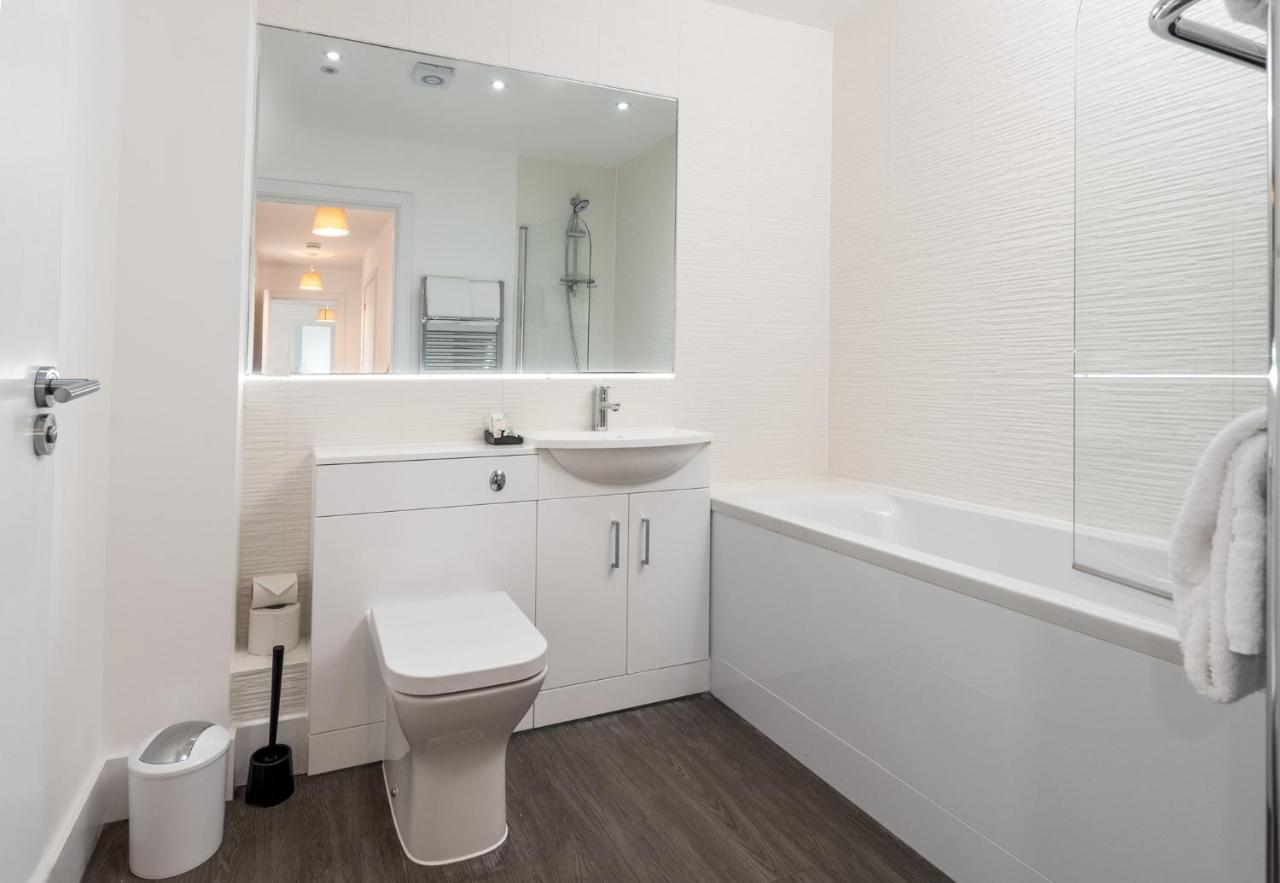 Abodebed Oval View Apartments เฮเมลเฮมพ์สเตด ภายนอก รูปภาพ